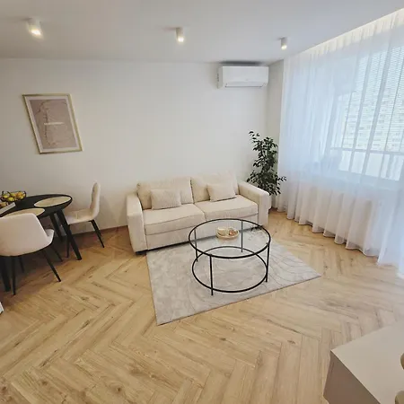 Velvet With Private Parking